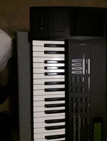 Roland XP-60.