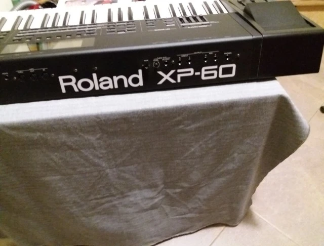 Roland XP-60.