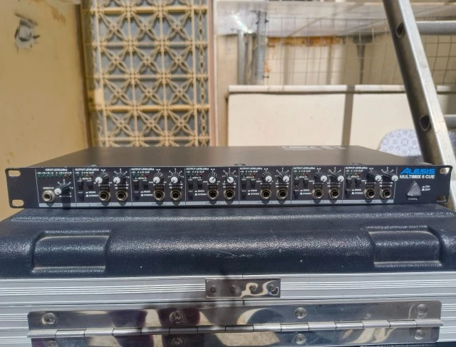Ενισχυτής ακουστικών Alesis MultiMix 6 Cue 