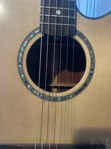 Custom Ηλεκτροακουστική Κιθάρα