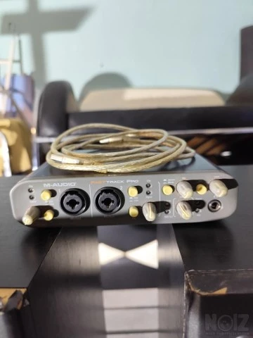 Behringer B2031A Truth + m audio fast tr