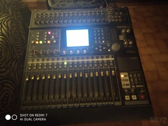 TASCAM dm 24 κονσόλα