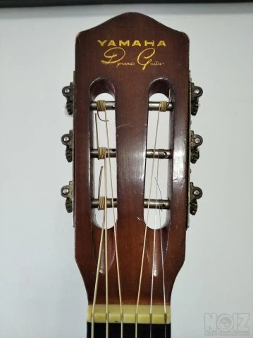 Classical Acoustic Guitar Yamaha Dynamic 10A 1960s