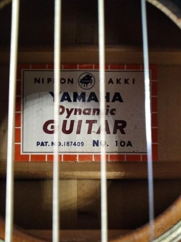 Classical Acoustic Guitar Yamaha Dynamic 10A 1960s