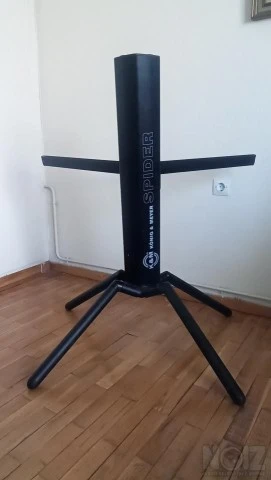 K&M Keyboard Stand