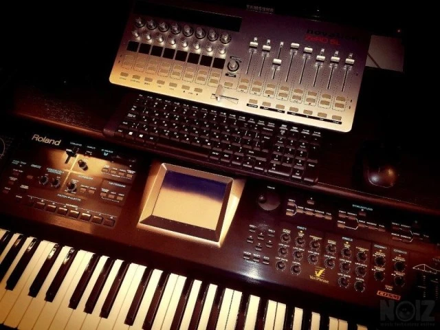 Roland V-Synth version 2.0 + Roland VC-1