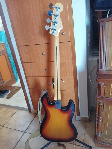 Αριστερό squire jazz vintage modified