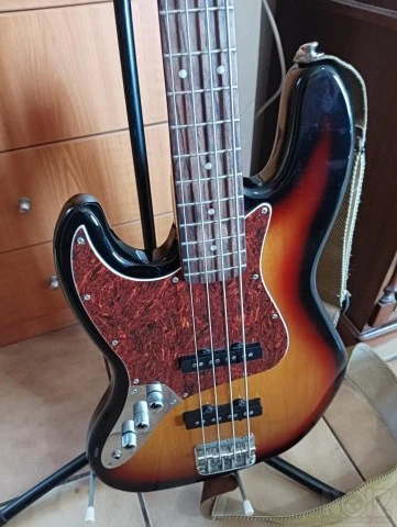 Αριστερό squire jazz vintage modified