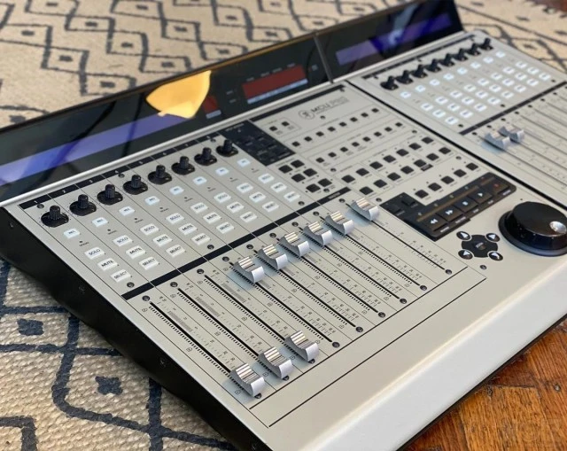 Mackie MCU Pro