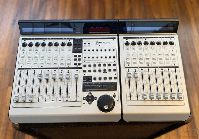 Mackie MCU Pro + XT Pro Extension
