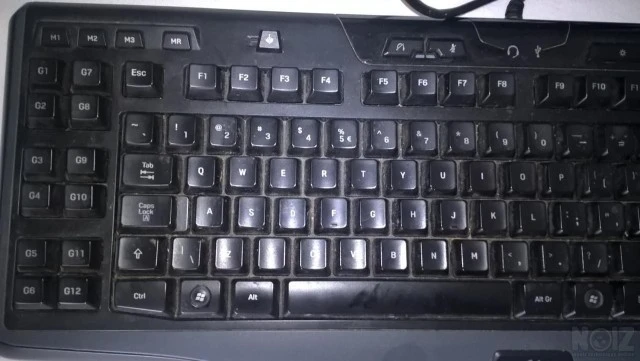 Logitech G110 - Trust GXT 830-RW Avonn G