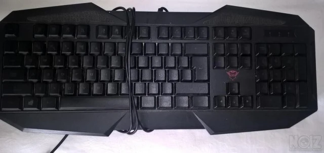 Logitech G110 - Trust GXT 830-RW Avonn G
