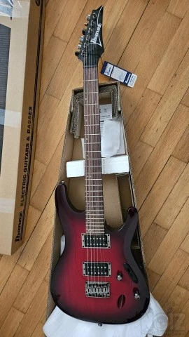 Ibanez S521