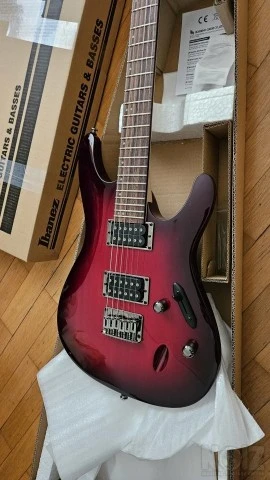 Ibanez S521