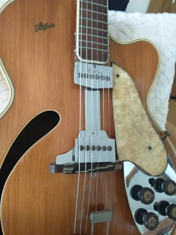 Hofner 462 “cat eye” 1956