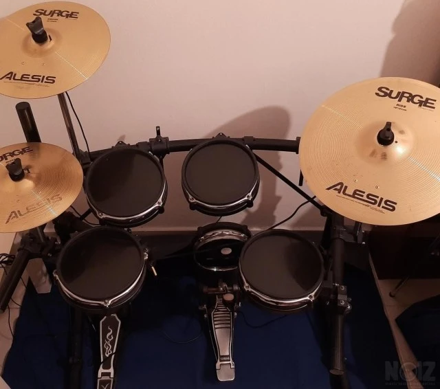 Alesis DM5 με Surge Cymbals
