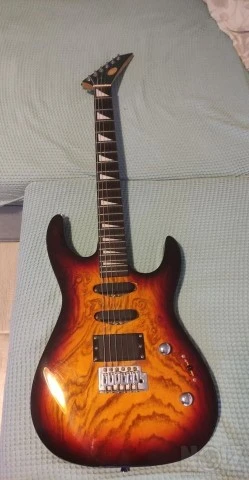 Stagg i300 strat style
