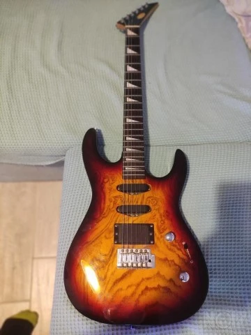 Stagg i300 strat style