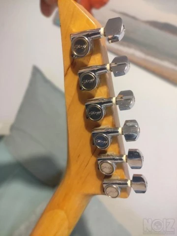 Stagg i300 strat style