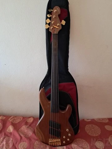 Sandberg Panther 5 fretless 35