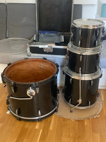 Ludwig / Maxitone / Pearl Black Lugs custom kit