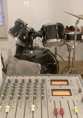 Ludwig / Maxitone / Pearl Black Lugs custom kit