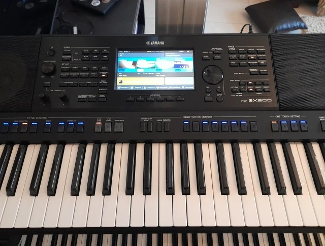 PSR SX 900 πολλα δωρα