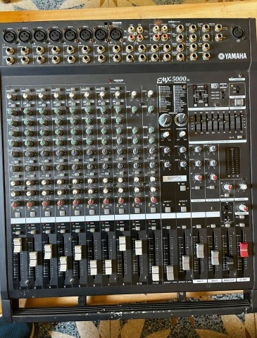 Yamaha EMX5000-12, 2x Yamaha 115IV, 2x Proel Stand