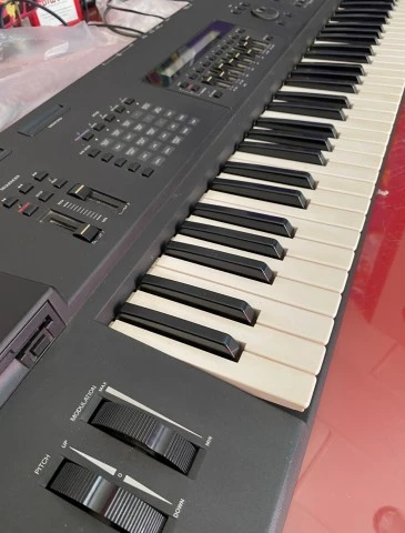 Yamaha  SY85  Synth