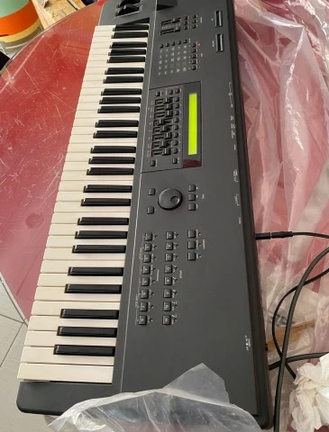 Yamaha  SY85  Synth