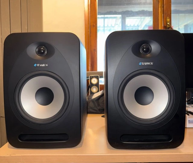 Tannoy Reveal 802 2014 United Kingdom 