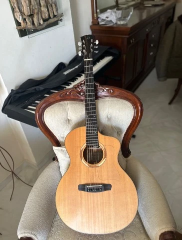 Dowina handcrafted acoustic 