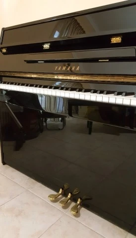 Όρθιο πιάνο Yamaha C110A