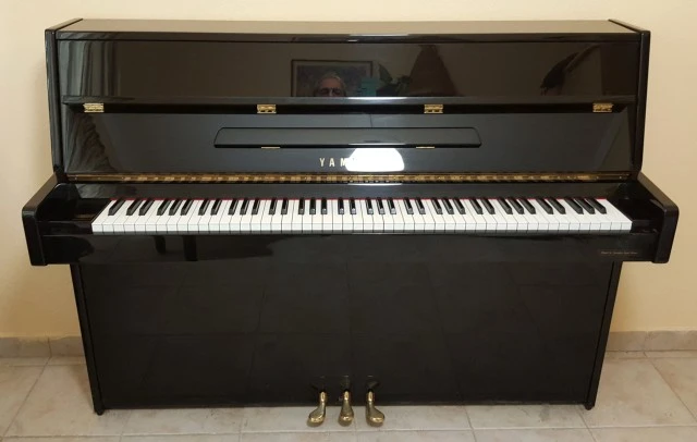 Όρθιο πιάνο Yamaha C110A