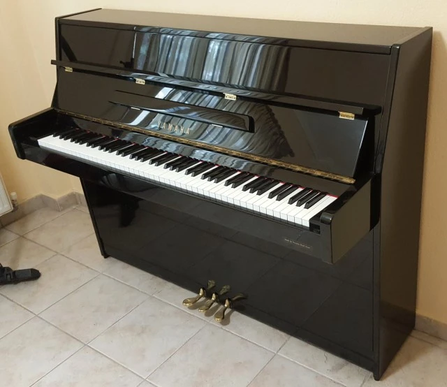 Όρθιο πιάνο Yamaha C110A