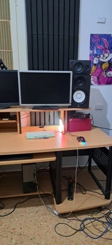 Rta studio station desk