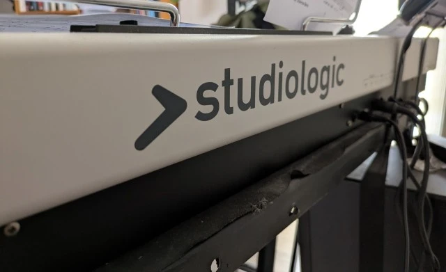 STUDIOLOGIC Acuna 88 midi master controller