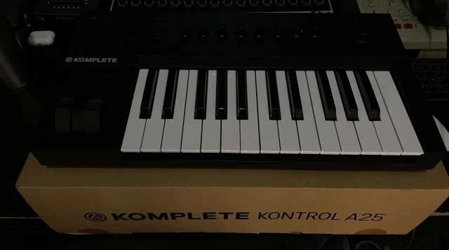 Native Instruments Komplete Kontrol A25