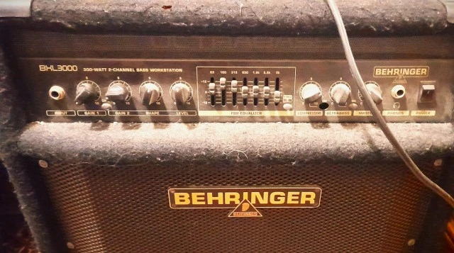 Ενισχυτής μπασοu 300wat Behringer bxl3000