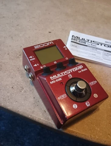 Πολυεφέ μπάσου Zoom MS 60B