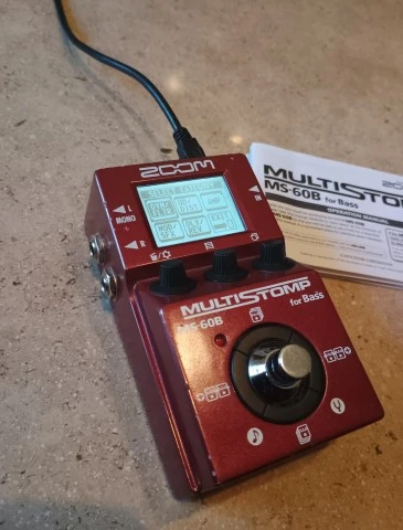 Πολυεφέ μπάσου Zoom MS 60B