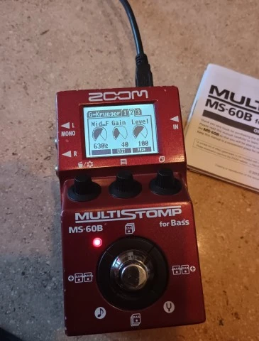 Πολυεφέ μπάσου Zoom MS 60B