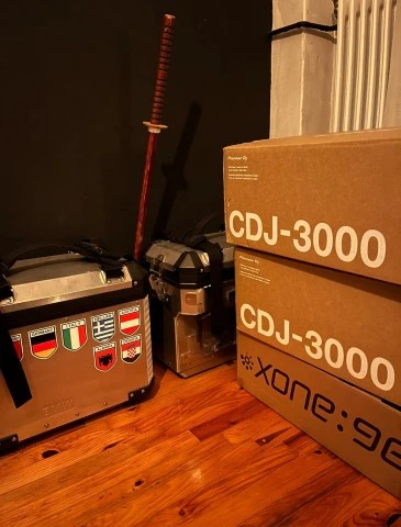 2x Pioneer CDJ 3000 