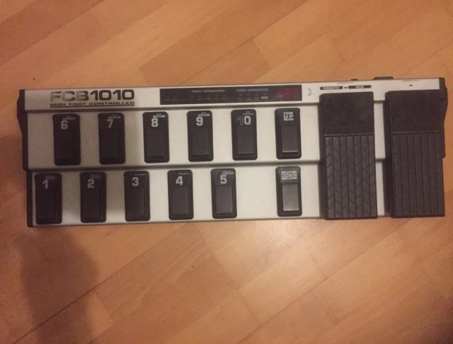 Behringer FCB1010 foot midi controller 