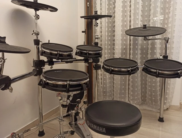 Alesis DM10 MKII Pro + Pearl Διπέταλο + Yamaha Κάθισμα