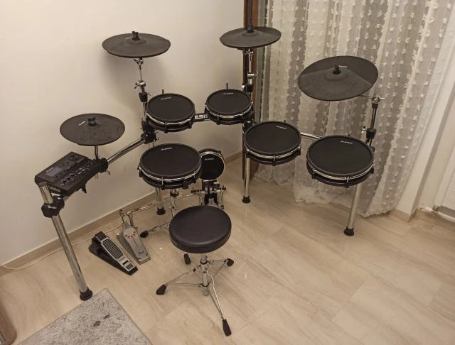 Alesis DM10 MKII Pro + Pearl Διπέταλο + Yamaha Κάθισμα