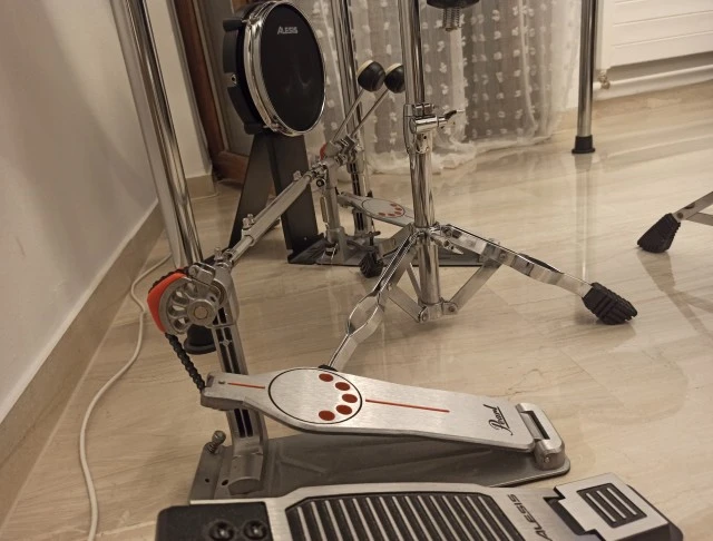 Alesis DM10 MKII Pro + Pearl Διπέταλο + Yamaha Κάθισμα