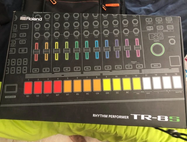 Roland TR8S+Roland Bag+Stand+Samples