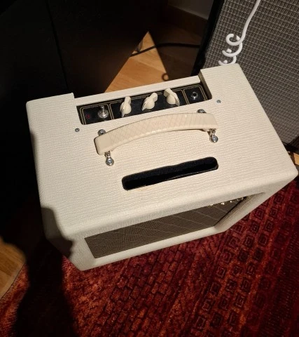 Ανταλλάσω VOX AC4TV (12") με Jaguar CV 70's 