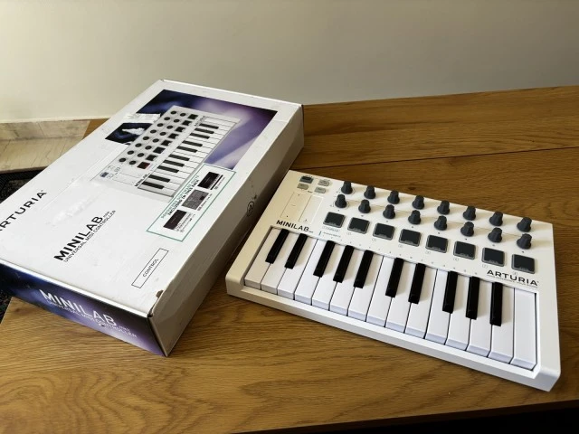 Arturia Minilab MK2 - MIDI controller